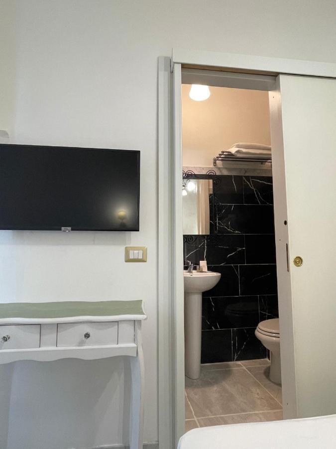 ホテル La Casa In Centro サレルノ エクステリア 写真